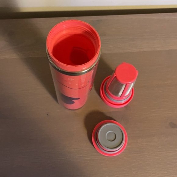 David’s Tea “Mittens” Pink Plastic Mitten Tumbler with Strainer - Picture 8 of 9